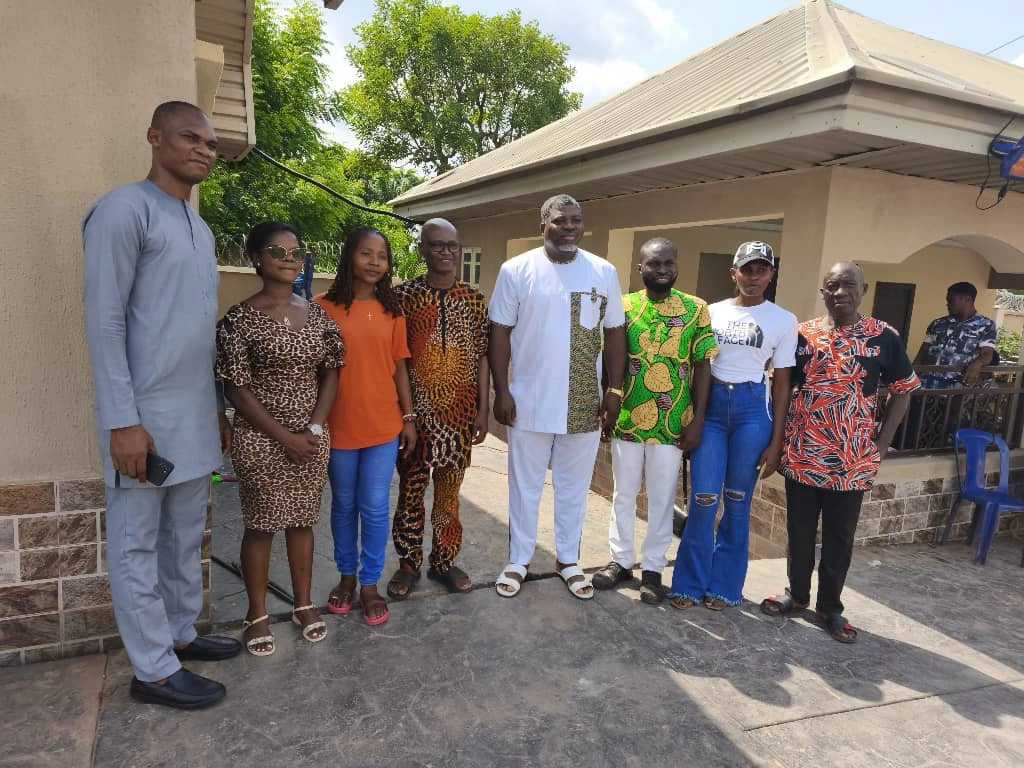 President of the Ozalla Development Union with skills-training beneficiaries